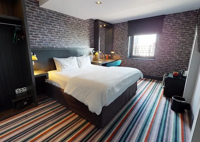 Village EdinburghAirport Hotel